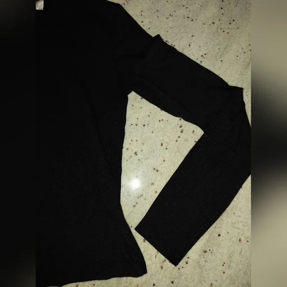 H&M Divided Black Long Sleeve T-Shirt - Size S - Essential Basic - Picture 9 of 14